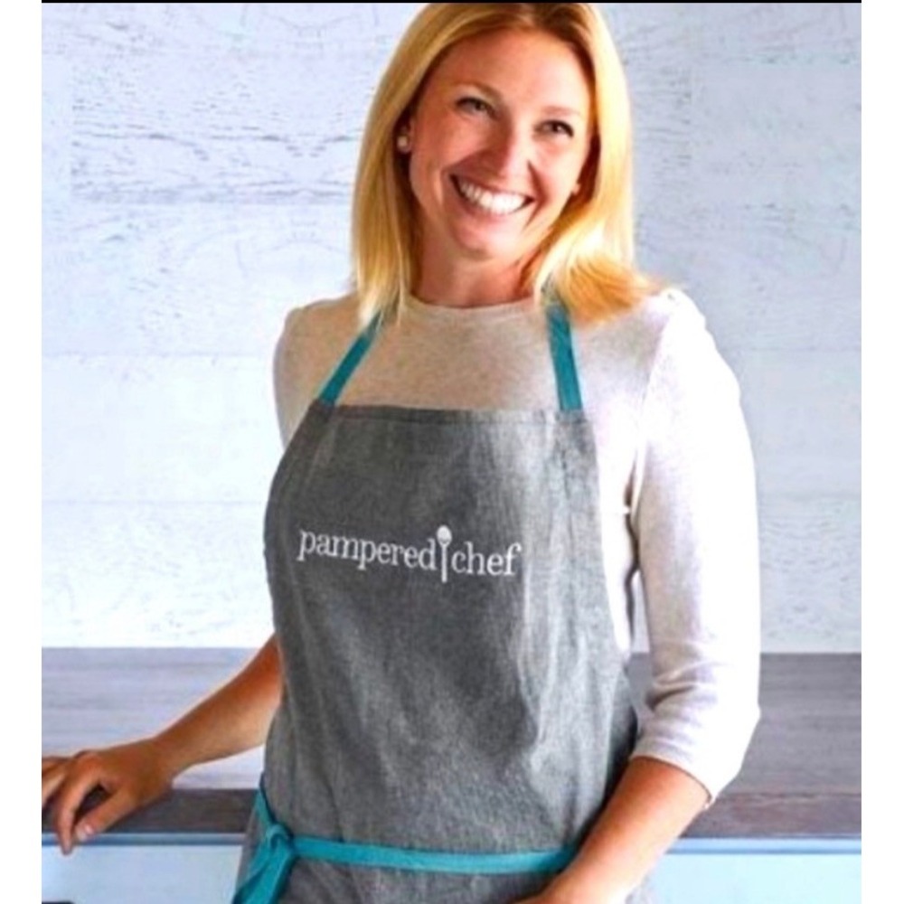 Pampered Chef Grey Chambray Cotton Apron with Pockets‎ and Teal Ties Logo